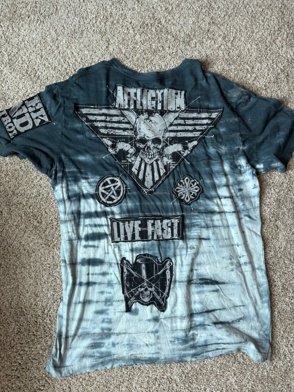 Affliction Men’s Black and Light Gray Graphic Tee - Picture 3 of 3